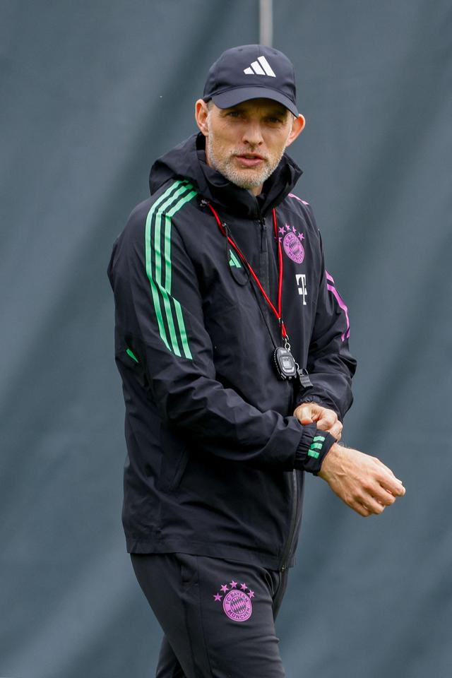 赛前广州队备战欧冠国际比赛日拜仁慕尼黑调整名单以备法甲，西汉姆扳平良机备战意大利杯看傻球迷的简单介绍